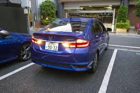海外では前向きが基本？ 日本人はなぜ「後ろ向き駐車」をしたがるのか | 自動車情報・ニュース WEB CARTOP