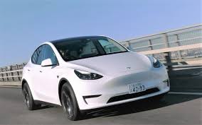 試乗インプレ】テスラ「モデルY」に乗ったら、走りもユーティリティもすべてがユニークで“新しいEV”だった / - Car Watch